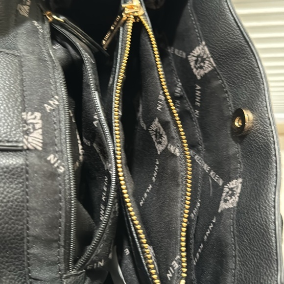 Anne Klein Black Purse - Picture 11 of 11